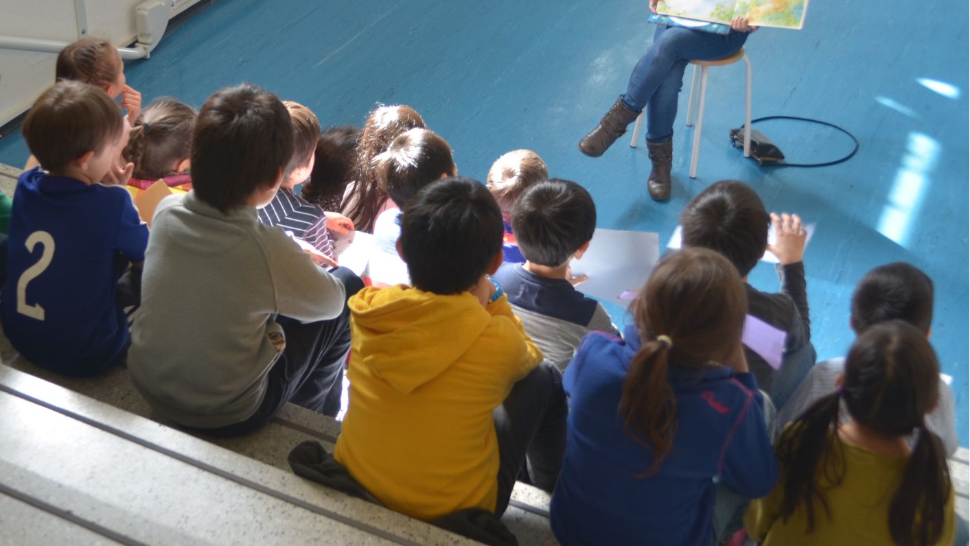 読み聞かせの様子